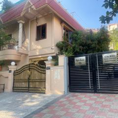 Elegant & Luxurious Villa at Film Nagar, Jubilee Hills near Apollo