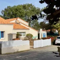 Pavillon à Longeville-sur-Mer, proche plage, 6 pers, 3 ch, terrasse, parking privé - FR-1-336-135
