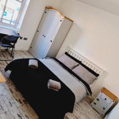 City Centre 2 Bed 2 Bath 5 guest with Cheapest overnight Car park