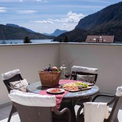 Attico con vista sul lago e montagne a Molveno