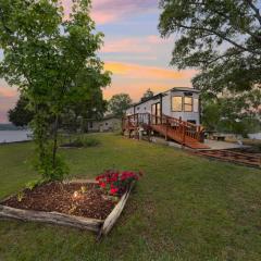 Lakeside Retreat on Neely Henry Lake villa