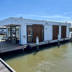 Luxury Houseboat Liberdade with sauna and dinghy