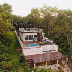 Family Cliff House - private jacuzzi with beach views