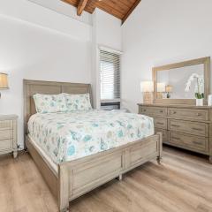 Convenient to downtown Kihei, across famous Charley Young Beach, 3 pool, tennis courts MV3407