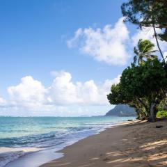 Breezy Beachfront Bali-Style Haven 180 Degree OceanView