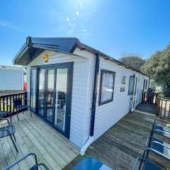 Beautiful Caravan For Hire With A Partial Sea View In Suffolk Ref 32042az