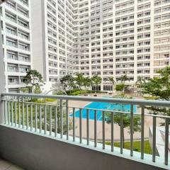 Stunning 1BR Balcony Pool view W/ Wi-Fi Grace Res