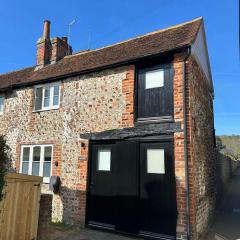 14th century Rose cottage, Centre of Alfriston By Air Premier
