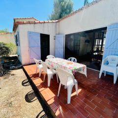 Villa 5 pièces Sanary - 12 min à pied plage Bandol Lido - 350 m carres jardin - Climatisation - Vue Montagne du Gros cerveau - la pinède