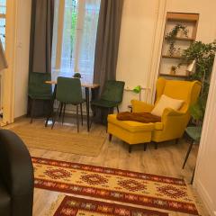 Christina Apartment Near Chain Bridge