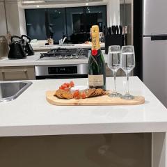 Fantastic 3 Bedroom Apartment in Southbank