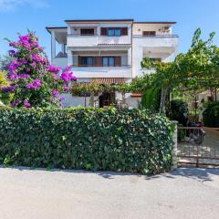 Apartments with parking space Medulin - 7494