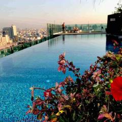 HIGH RISE LUXURY CONDO 1BED ROOF TOP POOL 2 MinMRT