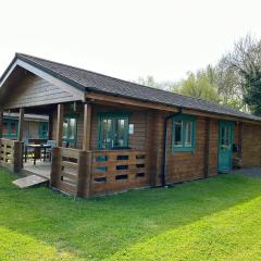 Lake Pochard, Oak Lodge