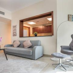 2 bedrooms in the heart of Marina!