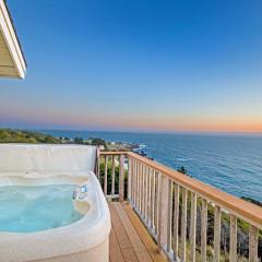 Spectacular Ocean View Penthouse Oceanfront! Hot Tub! Shelter Cove, CA