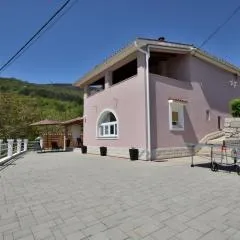 Apartment Hill