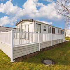 Lovely 6 Berth Caravan At Carlton Meres Holiday Park In Suffolk Ref 60021r