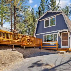 Your Happy Place- Modern Cozy Downtown Retreat- Hot Tub- Walk to Village Shops