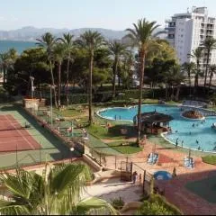 NUEVO, primera linea de playa, con piscina y vistas al mar