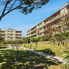 Stunning Apartment In Carpentras With House A Mountain View