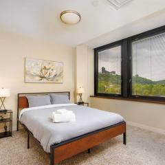 Sprawling Stadium Views TOP LOCATION BEST VIEWS 24-7 Gym Lounge Roku