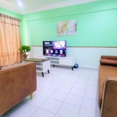 3 Rooms 2 parking 10pax PSR Comfy Sofa&Bed near MRT Eateries McD