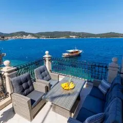 Seafront Apartment For4