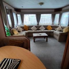 Beautiful 2 bedroomed mobile home