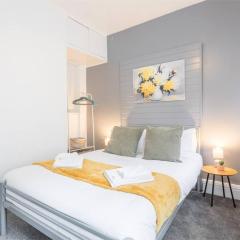 Stylish Studio 2 with Kitchenette by CB Stays no minimum stays