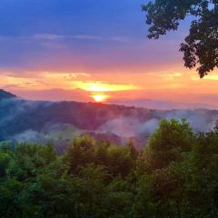 Hoot Owl Cabin - 5 Star Mtn Sunset Views - Hot Tub