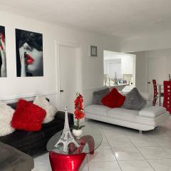 Beautiful House 7 min from Miami Airport w FREE parking