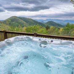 Beary Cozy Cabin! Incredible views, hot tub, games, and more!