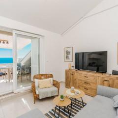 Sea view and More apartment