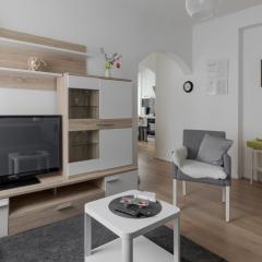 Lisinski apartment with private parking
