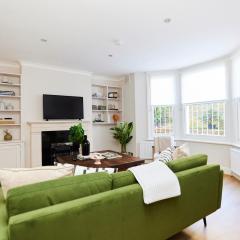The London Classic - Captivating 2BDR Flat with Garden