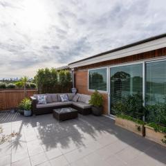 Beautiful 1-Bed in St Kilda w Parking & Terrace