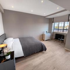 Chelsea Flat 10 mins Harrods, Balcony, Gym, Air Conditioning