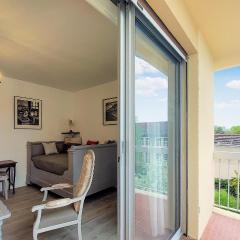 Amazing Apartment In Cosne-cours-sur-loire With Wifi