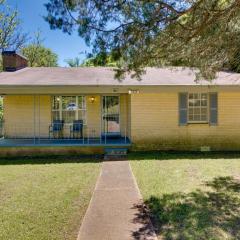 Quaint Oxford Home about 2 Mi to Ole Miss and The Grove!