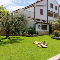 Apartments with parking space Porec - 6922