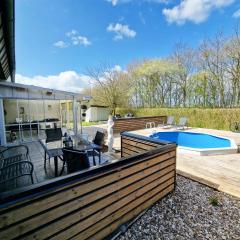 Nice holiday home with outdoor pool in Billeberga, Landskorna
