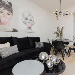 Fashionable City Center Apartment by Noclegi Renters