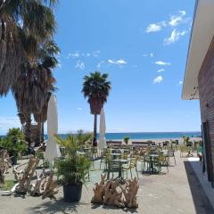 LAMBERTI Beach Apartment - 150 m from the sea - just renewed - WIFI