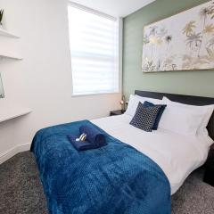 Bright 3 Bed Apartment With Terrace, Free Parking On Premises