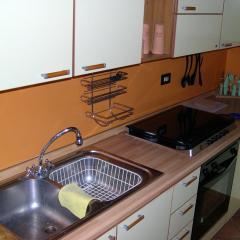 One bedroom appartement with furnished balcony and wifi at Lesa 1 km away from the beach