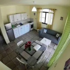 Lovely 2B/1B condo only 5 min walk to the beach.