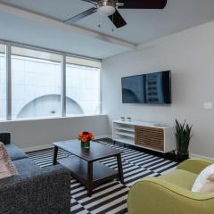 Downtown Dallas CozySuites with roof pool, gym #9