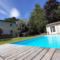 Villa spacieuse avec piscine entre le Pont du Gard, le Pont d'Avignon et le Pont d'Arc