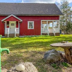 Cozy Home In Klintehamn With Wifi